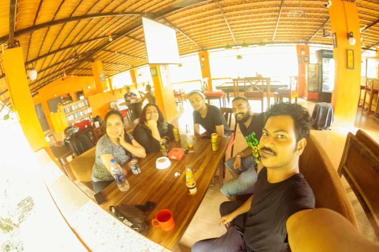 Bonds Hostel Candolim Ngoại thất bức ảnh